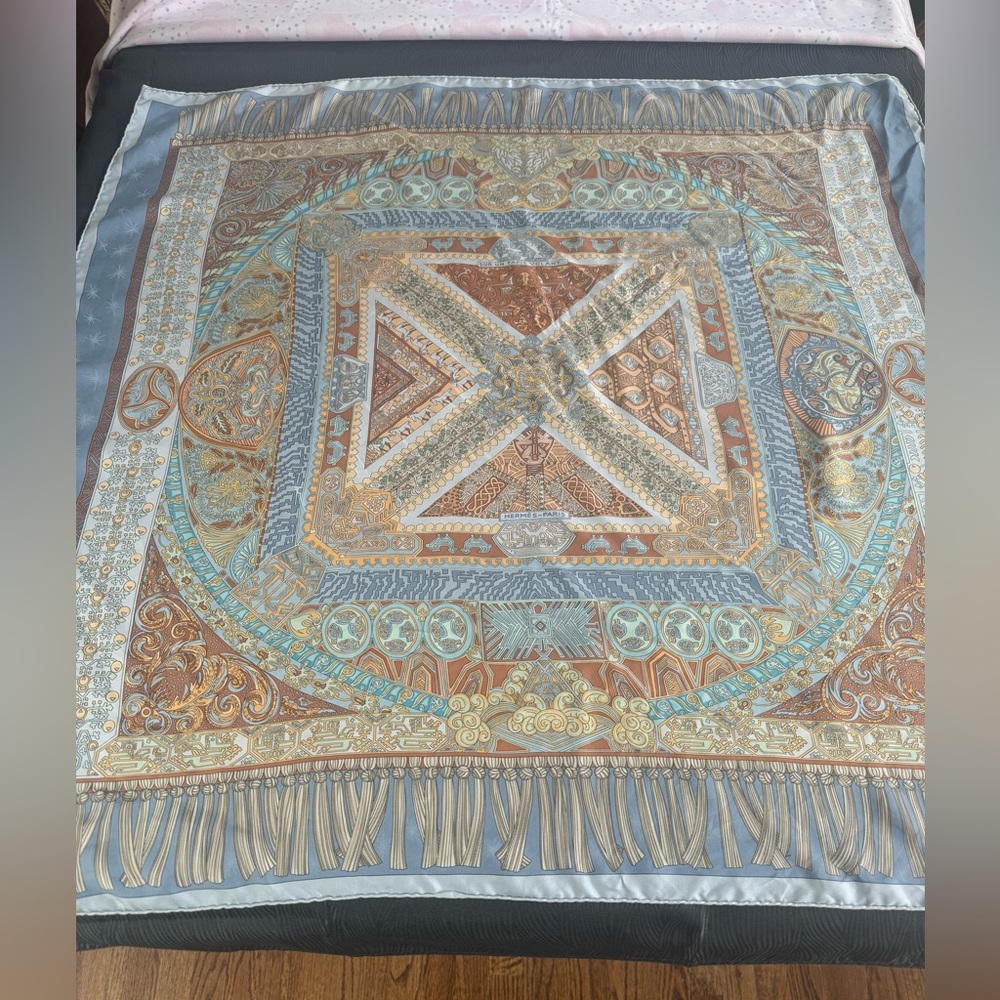 Authentic Hermes Vintage Silk Scarf 90 Sur Un Tapis Volant